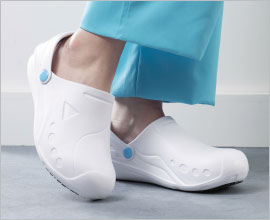 scarpe da ginnastica per infermieri