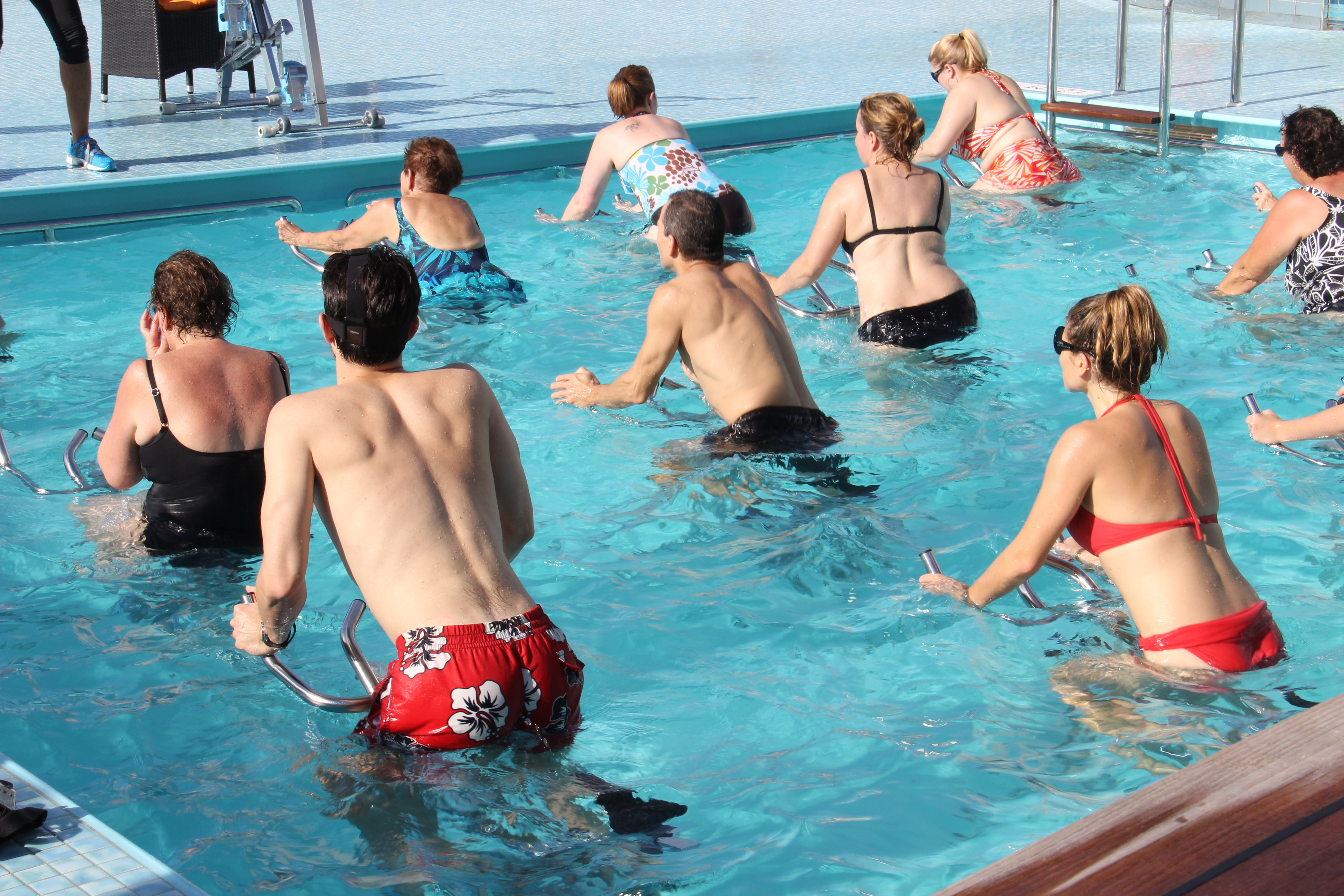 Aqua_spinning_class_aboard_a_cruise_ship