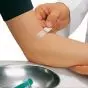 Pansements hypoallergéniques prédécoupés Hartmann DermaPlast Sensitive Injection