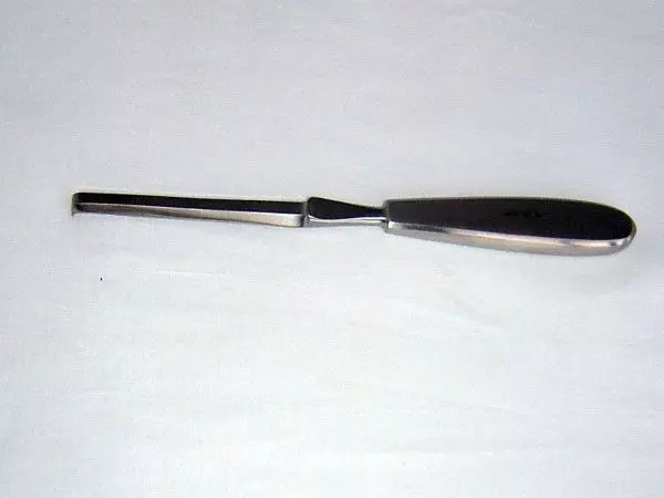 Rugine Merle Aubigné, courbe, 23 cm x 10 mm