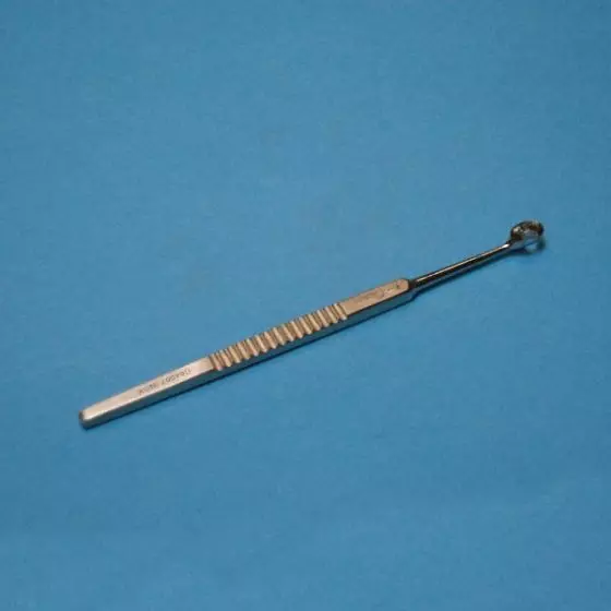 Curette Pédicurie Besnier-Lupus, fenêtrée, 7 mm